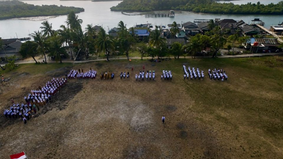 Energi Bersih Pertamina NRE Hidupkan Perayaan Kemerdekaan RI di Pulau Sembur