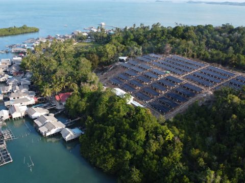 Dukung Program 100 GWp, PLTS Pertamina NRE Terangi Pulau Sembur