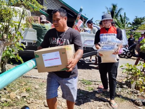 Bantu Warga Pulih, Pertamina NRE Salurkan Bantuan ke Watubaur NTT