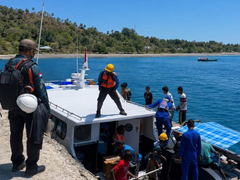PLN Kirim Tim Recovery ke Daerah Terpencil Terdampak Gempa di Flores NTT