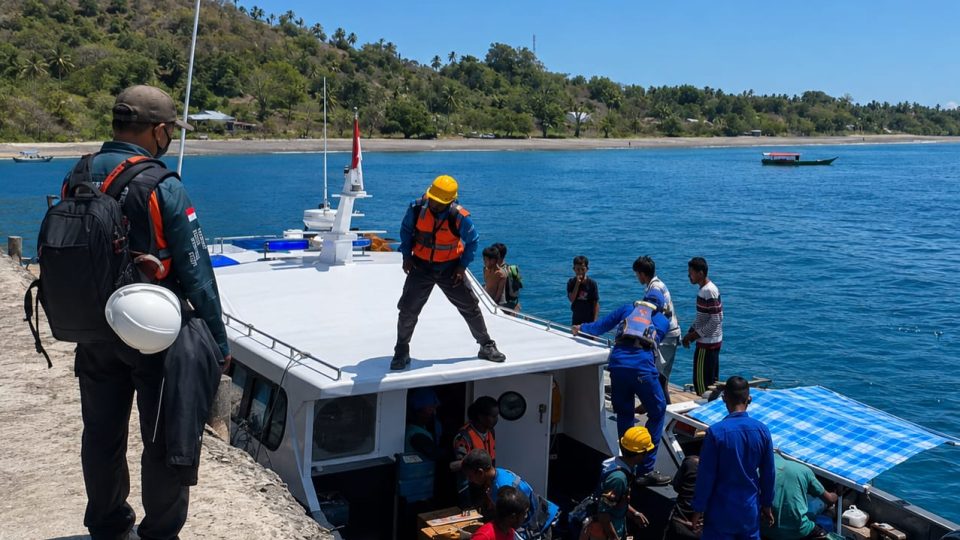 PLN Kirim Tim Recovery ke Daerah Terpencil Terdampak Gempa di Flores NTT