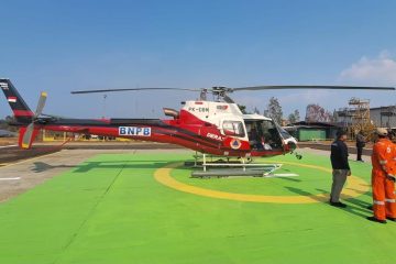 Helikopter BNPB Tiba, Pemadaman Karhutla di sekitar Kilang LNG Tangguh Dilakukan dari Udara