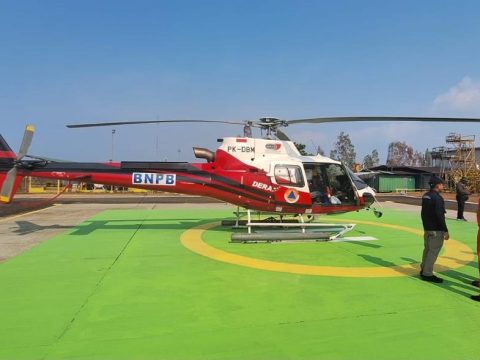Helikopter BNPB Tiba, Pemadaman Karhutla di sekitar Kilang LNG Tangguh Dilakukan dari Udara
