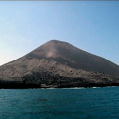 Badan Geologi Turunkan Status Gunung Anak Krakatau Jadi Waspada