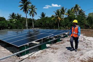 PLTS PLN Hadirkan Listrik 24 Jam untuk Warga Pulau Rengit
