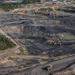 Di Balik Guncangan IHSG: Transaksi Bayan Resources, Bayangan Standalone Market, dan Ujian Kepercayaan Pasar