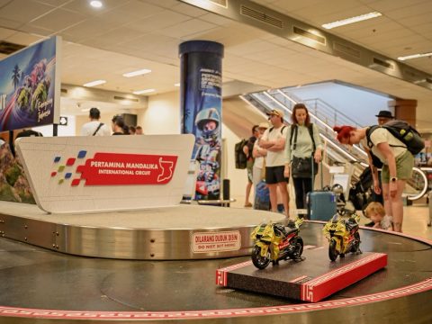Pertamina Grand Prix of Indonesia 2026 Siap Digelar,  Begini Semarak Penyambutan di Bandara Lombok