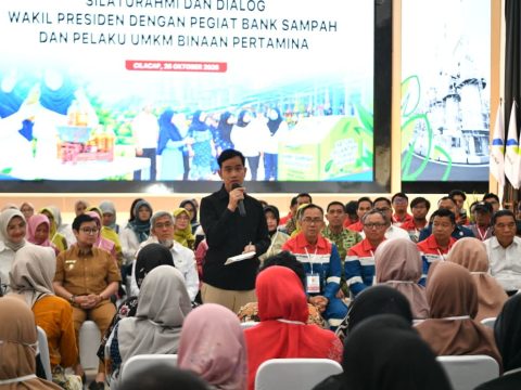 Sulap Jelantah Jadi Cuan, Wapres Gibran Apresiasi Peran Ibu-Ibu Pengelola Bank Sampah Binaan Pertamina di Cilacap