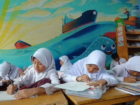 PIS Siapkan Generasi Penjaga Laut SDN Tanjung Sekong