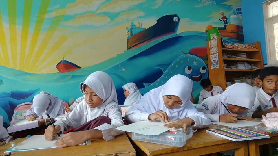 PIS Siapkan Generasi Penjaga Laut SDN Tanjung Sekong